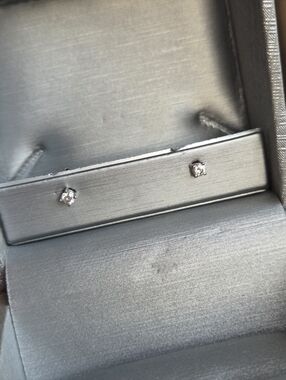 10k Screwback Diamond Stud Earrings - VGUC ✨️